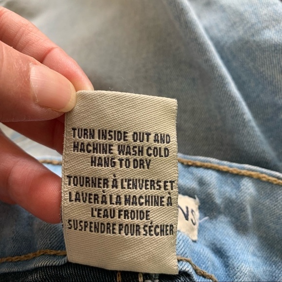 ILLEGAL Jeans Light Blue Wash Detailed Zipper Women’s Capris Jeans Size 5 - Picture 8 of 11